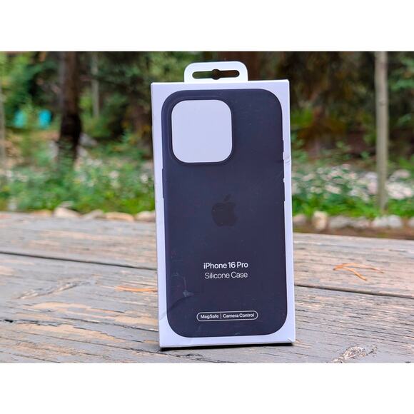 Official Brand New Sealed Apple iPhone 16 Pro Silicone Case with MagSafe - Picture 1 of 3